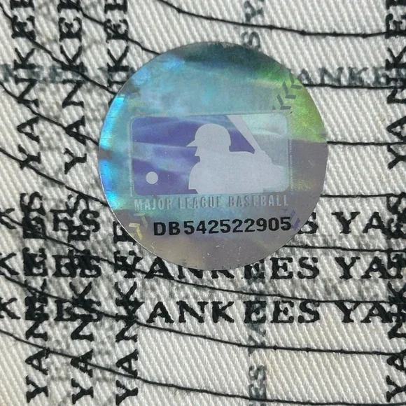 New Era Black Cap with Silver MLB Logo Patch Yankees - Picture 6 of 10